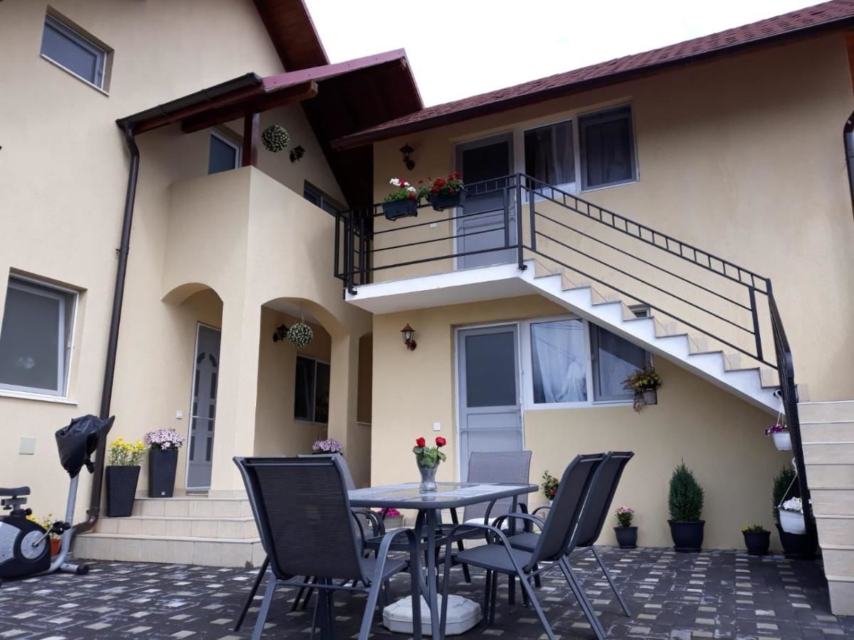 Проживание в семье CASA LUISA Кэлимэнешти-4